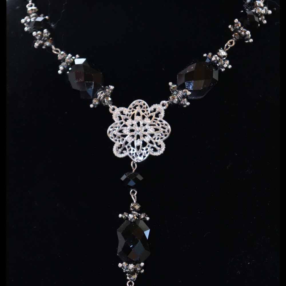 BLACK & SILVER NECKLACE WITH A 2 1/2” PENDANT DROP IS LIKE NEW